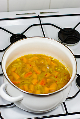 포토 JPG 해외이미지 음식 호박 양파 사람없음 세로 노란색 주방 식사 흰색 수프 냄비 난로 스쿼시 해외포토 스포츠 컬러 채소 구기 솥 난방기 파일형식 이미지허브