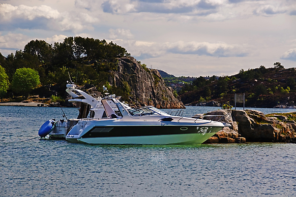 포토 JPG 해외이미지 나무 라이프스타일 바다 요트 휴가 사람없음 물 보트 숲 정박 암초 다도해 해외포토 자연요소 식물 배_교통 생활 파일형식 이미지허브