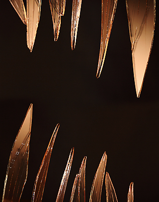 포토 JPG 해외이미지 조각 백그라운드 컨셉 유리 사람없음 균열 가장자리 끝 위험 날카로움 스파이크 다리찢기 토막 깨짐 해외포토 모션 재질 둘레 파일형식 이미지허브