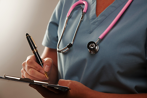 포토 JPG 해외이미지 백인 학생 여자 분홍색 유니폼 청진기 추상 건강 병원 사람 사람없음 가로 약 펜 건강관리 고통 간호사 의사 흰색 긴급 기록 실험실 씻기 질병 파일 돌봄 소아과의사 헬프 해외포토 서양인 옷 감정 컬러 무늬 의학 의료기기 모션 실험 관리 필기구 청결 의료진 도움 파일형식 이미지허브