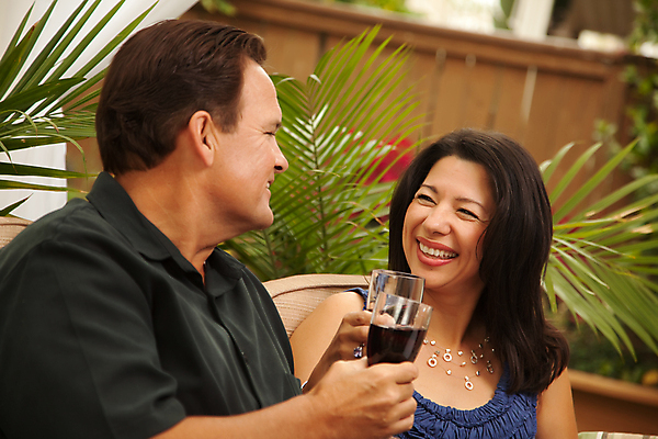 포토 JPG 해외이미지 백인 라이프스타일 커플 여자 남자 행복 여유 40대 2 가족 유리 남편 휴식 주택 함께함 대화 사랑 웃음 사람 성인 야외 두명 30대 와인 낭만 흰색 아내 히스패닉 소셜 스페인어 해외포토 서양인 감정 컬러 중년 컨셉 관계 재질 주류 표정 말하기 건물 생활 장년 파일형식 이미지허브