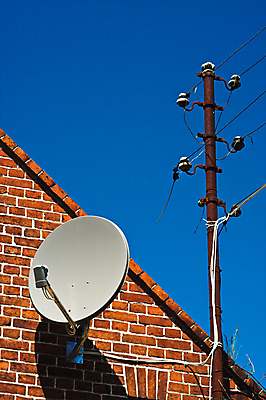 포토 JPG 해외이미지 하늘 벽돌 주택 사람없음 빨간색 파란색 텔레비전 회색 멀티미디어 외양간 해외포토 컬러 건물 전자제품 파일형식 이미지허브