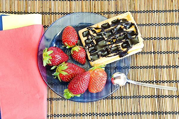 포토 JPG 해외이미지 접시 음식 다이어트 아침 디저트 건강 요리 사람없음 빨간색 컬러풀 쌓기 과자 초콜릿 식사 흰색 대접 신선 최고 황금 달콤 맛 아침식사 잼 설탕 먹기 크림 시럽 버터 꿀 와플 팬케이크 고립 채찍 페스츄리 맛있는 해외포토 주간 식기 빵 컬러 컨셉 모션 케이크 소스_음식 파일형식 이미지허브