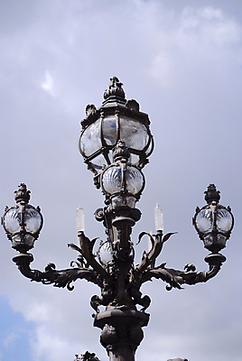 포토 JPG 해외이미지 나무 디자인 유럽 도로 벽 여행 건축양식 휴가 거리 주택 미술 사람없음 건물 물 빛 강 도시풍경 여행객 황혼 프랑스 수확 골동품 흰색 등불 램프 도시 역사 황금 전철 역 야간 심볼 오브젝트 복고 장면 대도시 천연기념물 프랑스어 고립 옛날 파리(프랑스) 해외포토 자연요소 식물 문자 건축물 건축 나라 길 육상교통 컬러 농업 교통시설 문화예술 조명 대중교통 사람 풍경 일몰 파일형식 이미지허브