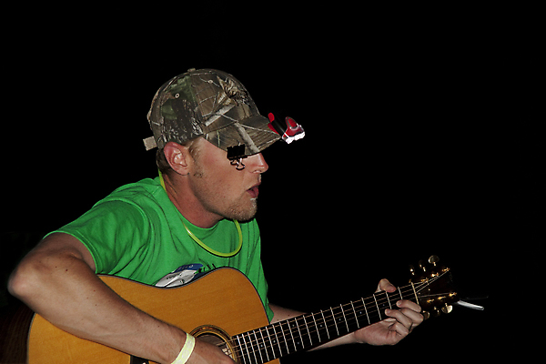 포토 JPG 해외이미지 손 남자 줄 음악 노래 손가락 놀이 관리 미술 한명 사람 목재 검은색 콘서트 공연 연주자 음악가 기구 기타 도구 예술가 팔 기타리스트 뮤지컬 해외포토 나무 직업 1 컬러 재료 현악기 문화예술 이벤트 신체부위 파일형식 이미지허브