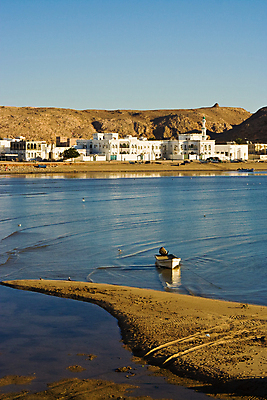 포토 JPG 해외이미지 호수 바다 여행 하늘 휴가 풍경 사람없음 야외 세로 물 파란색 햇빛 마을 일몰 어선 보트 저녁 타운 해외포토 자연요소 컬러 배_교통 태양 노을 도시 야간 파일형식 이미지허브