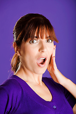 포토 JPG 해외이미지 백인 모델 응시 여자 행복 얼굴 한명 사람 20대 성인 컬러풀 뷰티 귀여움 보라색 놀람 표현 신선 닫기 제비꽃 내추럴 스타일 해외포토 서양인 1 시선 꽃 감정 컬러 컨셉 모션 표정 청년 신체부위 파일형식 이미지허브