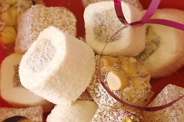 포토 JPG 해외이미지 전통 문화 음식 분홍색 오렌지 디저트 이스탄불 사탕 요리 동양인 사람없음 빨간색 노란색 꼬리표 과자 상점 기쁨 견과류 시장 중앙 달콤 맛 아침식사 가루 설탕 레몬 큐브 향신료 무역 질감 칼로리 모음 동쪽 칠면조 라마단 이국적 잇몸 피스타치오 맛있는 튀르키예 해외포토 감정 산업 아시아 컬러 컨셉 신체 과일 조류 인종 라벨 식사 방향 향미료 파일형식 이미지허브