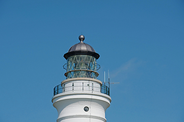 포토 JPG 해외이미지 전구 창문 유리 하늘 지붕 등대 안테나 사람없음 건물 파란색 빛 울타리 탑 금속 흰색 신호 해외포토 건축물 컬러 통신 재질 담장 파일형식 이미지허브