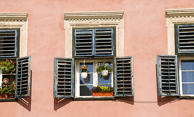 포토 JPG 해외이미지 식물 전통 디자인 외관 꽃 유럽 벽 분홍색 여행 백그라운드 잎 패턴 오렌지 건축양식 창문 자연 유리 거리 주택 프레임 사람없음 건물 장식 빨간색 초록색 여름 뷰티 노란색 마을 골동품 바위 흰색 개화 냄비 묘사 싱글 타운 옛날 제라늄 해외포토 건축물 계절 건축 나라 컬러 무늬 과일 재질 돌_바위 도시 솥 생태계 파일형식 이미지허브