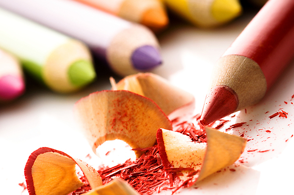 포토 JPG 해외이미지 색연필 실내 미술 근접촬영 사람없음 아웃포커스 미술도구 흰배경 빨간펜 연필가루 연필재 해외포토 뷰포인트 백그라운드 문화예술 학용품 촬영기법 내부 펜 흰색 오브젝트 파일형식 이미지허브