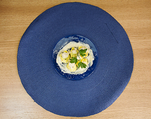 포토 JPG 해외이미지 모양 전통 접시 음식 백그라운드 토마토 치즈 파스타 파슬리 건강 요리 사람없음 빨간색 초록색 여름 식당 식사 저녁식사 버섯 이탈리아 흰색 신선 그룹 맛 자르기 지중해 먹기 허브 크림 메뉴 날것 서빙 시금치 점심식사 폭식 라비올리 채식주의자 리코타치즈 토르텔리니 해외포토 식물 식기 계절 유럽 바다 컬러 컨셉 채소 모션 유제품 서양음식 상점 채식 파일형식 이미지허브