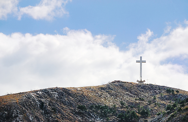 포토 JPG 해외이미지 나무 유럽 기독교 종교 십자가 자연 하늘 휴가 산 사람없음 파란색 정상 큼 심볼 언덕 보스니아 해외포토 식물 나라 컬러 크기 생태계 파일형식 이미지허브