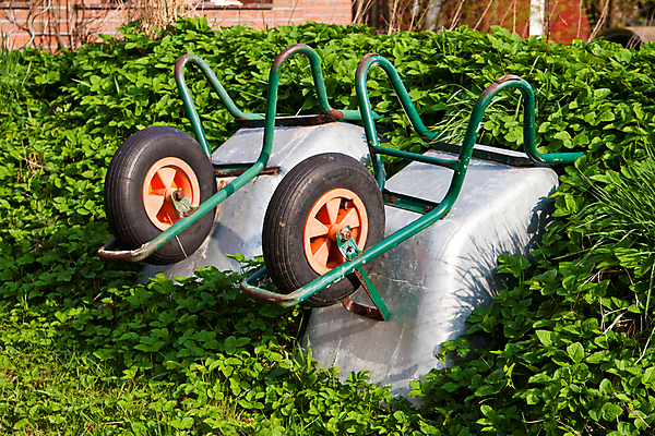 포토 JPG 해외이미지 식물 농업 사람없음 야외 가로 초록색 금속 정원 수레 장비 회색 공구 원예 해외포토 산업 컬러 재질 취미 카트 도구 파일형식 이미지허브