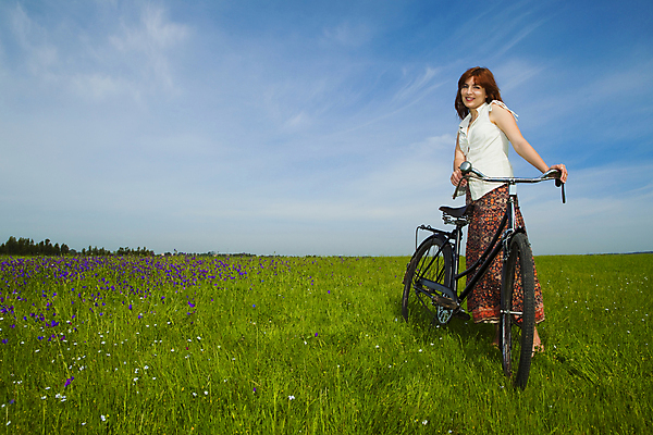 포토 JPG 해외이미지 라이프스타일 공원 여자 행복 스포츠 밭 자연 하늘 휴식 건강 한명 사람 성인 야외 초록색 파란색 뷰티 자전거 봄 기쁨 자유 수확 신선 무료 바이킹 옛날 해외포토 1 계절 공공시설 감정 컬러 컨셉 농업 생활 바이크 생태계 파일형식 이미지허브