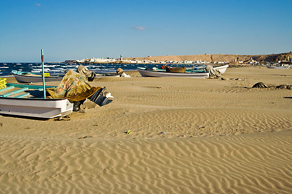 포토 JPG 해외이미지 파도 바다 여행 하늘 휴가 사람없음 야외 가로 물 파란색 햇빛 마을 어선 보트 타운 해외포토 자연요소 컬러 배_교통 태양 도시 파일형식 이미지허브