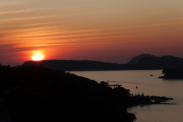포토 JPG 해외이미지 구름 실루엣 바다 섬 여행 백그라운드 오렌지 자연 하늘 휴가 풍경 사람없음 야외 물 여름 빛 햇빛 태양 뷰티 반사 노란색 일출 항구 일몰 저녁 내추럴 수평선 해외포토 자연요소 계절 컬러 과일 교통시설 촬영기법 노을 야간 생태계 파일형식 이미지허브