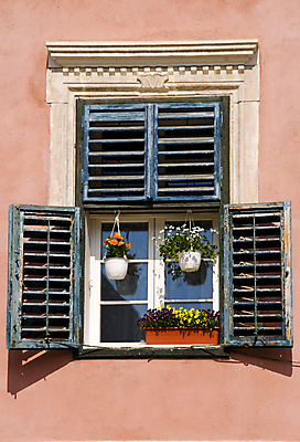 포토 JPG 해외이미지 식물 전통 디자인 외관 꽃 유럽 벽 분홍색 여행 백그라운드 잎 패턴 오렌지 건축양식 창문 자연 유리 거리 주택 프레임 사람없음 건물 장식 빨간색 초록색 뷰티 노란색 마을 골동품 흰색 개화 냄비 묘사 싱글 타운 옛날 제라늄 해외포토 건축물 건축 나라 컬러 무늬 과일 재질 도시 솥 생태계 파일형식 이미지허브