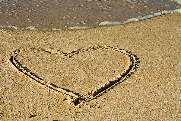 포토 JPG 해외이미지 캐릭터 호수 모래 바다 휴가 사랑 사람없음 야외 가로 물 햇빛 하트 심볼 사인 해외포토 자연요소 모양 감정 태양 파일형식 이미지허브