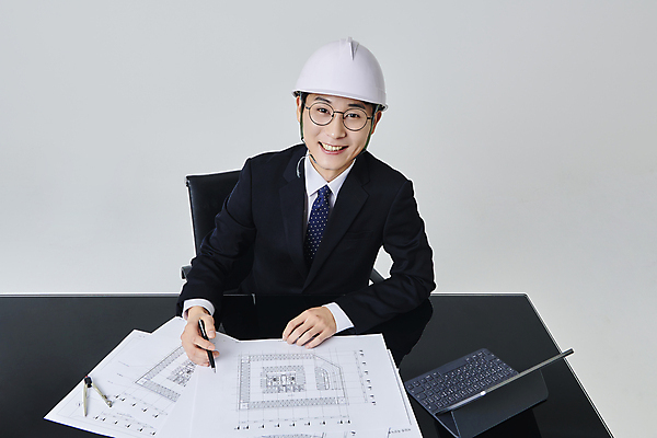 포토 JPG 스튜디오촬영 응시 남자 안경 비즈니스 회색배경 건설업 직장 실내 한명 들기 정장 상반신 성인 앞모습 30대 비즈니스라이프 태블릿 펜 설계도 한국인 비즈니스맨 안전모 건축가 건축설계사 건축업자 성인남자한명만 안경낌 국내포토 직업 1 라이프스타일 시선 잡화 옷 건축 산업 뷰포인트 백그라운드 회사 모션 사람 동양인 내부 장년 전자제품 스마트기기 필기구 회색 직장인 헬멧 안전장비 남자한명만 성인남자만 파일형식