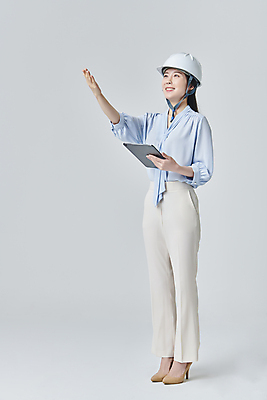 포토 JPG 스튜디오촬영 전신 여자 비즈니스 회색배경 건설업 직장 실내 한명 서기 미소 들기 성인 옆모습 30대 비즈니스라이프 태블릿 한국인 올려보기 가리킴 비즈니스우먼 안전모 건축가 건축설계사 건축업자 성인여자한명만 국내포토 직업 1 라이프스타일 건축 산업 뷰포인트 백그라운드 회사 모션 표정 사람 동양인 손짓 내부 장년 전자제품 스마트기기 회색 직장인 헬멧 안전장비 여자한명만 성인여자만 파일형식