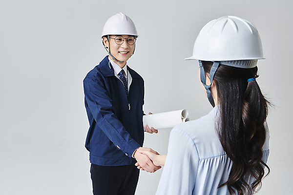 포토 JPG 스튜디오촬영 응시 여자 남자 안경 비즈니스 회색배경 악수 건설업 직장 실내 미소 들기 정장 상반신 성인 두명 옆모습 뒷모습 30대 비즈니스라이프 설계도 한국인 비즈니스맨 비즈니스우먼 안전모 건축가 건축설계사 건축업자 성인만 안경낌 국내포토 직업 라이프스타일 시선 잡화 옷 건축 산업 뷰포인트 백그라운드 회사 모션 표정 사람 동양인 손짓 내부 장년 회색 직장인 헬멧 안전장비 파일형식