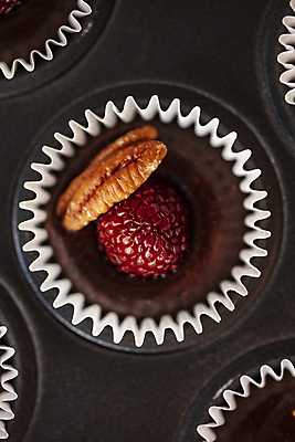 포토 JPG 디저트 사람없음 하이앵글 초콜릿 호두 미니머핀 국내포토 음식 뷰포인트 견과류 머핀 파일형식