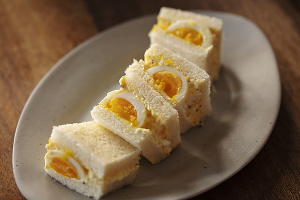 포토 JPG 접시 디저트 실내 요리 사람없음 계란 플레이팅 계란샌드위치 국내포토 식기 음식 샌드위치 내부 알 상차림 파일형식