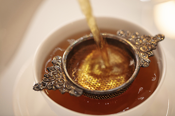 포토 JPG 티타임 디저트 실내 사람없음 앤티크 찻잔 흰배경 홍차 차거름망 국내포토 음식 백그라운드 휴식 잔 내부 차_음료 흰색 파일형식