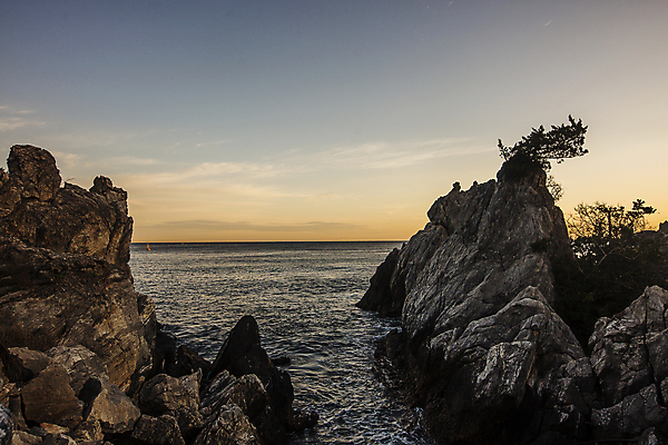 포토 JPG 주간 바다 풍경 해변 사람없음 야외 강원도 동해 추암 촛대바위_강원도 동해시 국내포토 자연요소 한국 바위_돌 파일형식
