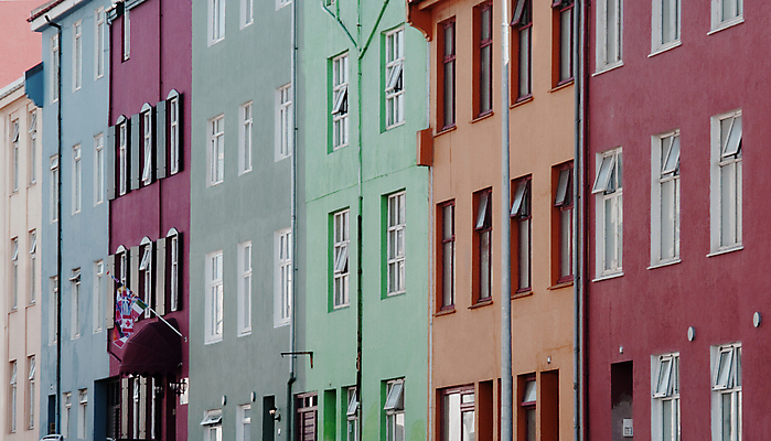 포토 JPG 해외이미지 유럽 분홍색 여행 오렌지 창문 거리 아파트 주택 아이슬란드 풍경 사람없음 건물 빨간색 초록색 파란색 컬러풀 문 깃발 도시 장면 줄서기 해외포토 건축물 나라 컬러 과일 모션 파일형식 이미지허브