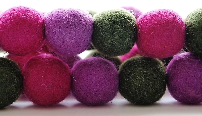 포토 JPG 해외이미지 손 디자인 옷 선 분홍색 백그라운드 크리스마스 패턴 공 표면 취미 사람없음 장식 빨간색 초록색 우주 공백 거품 직물 바늘 원형 플랫 닫기 정상 작음 천 제비꽃 질감 비누 섬유 양모 줄서기 펠트 해외포토 도형 기념일 꽃 컬러 무늬 모션 신체부위 위생용품 도구 크기 파일형식 천_직물 이미지허브