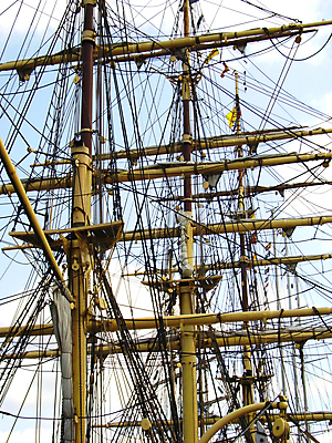 포토 JPG 해외이미지 남자 선 밧줄 바다 여행 사다리 항해 사람없음 블록 수확 깃발 그물 큼 크루즈 활 복고 함선 기어 돛대 도르래 옛날 혼란 소멸 해외포토 줄 컨셉 농업 배_교통 사람 도구 크기 파일형식 이미지허브