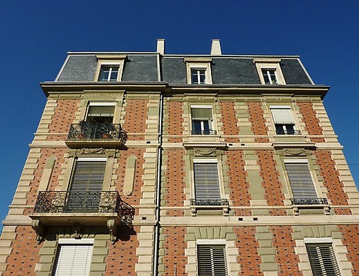 포토 JPG 해외이미지 건축양식 창문 지붕 굴뚝 사람없음 건물 빨간색 발코니 도시 플랫 시각장애인 옛날 주거지 해외포토 건축물 건축 컬러 장애인 파일형식 이미지허브