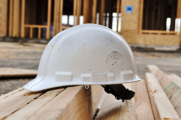 포토 JPG 해외이미지 모자 산업 새로움 주택 프레임 안전 사람없음 건물 목재 가로 우주 보호 널 안전모 헬멧 땅 목공예 잡동사니 해외포토 나무 건축물 잡화 컨셉 재료 안전장비 보호장비 공예 파일형식 이미지허브