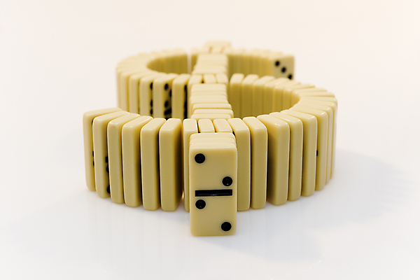 포토 JPG 해외이미지 사람없음 달러 흰배경 도미노 베이지색 해외포토 컬러 백그라운드 돈 흰색 파일형식 이미지허브