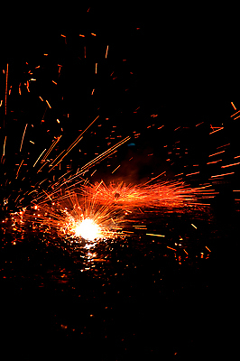 포토 JPG 해외이미지 어린이 오렌지 놀이 불 사람없음 반짝임 어둠 야간 위험 땅바닥 해외포토 자연요소 컨셉 과일 모션 바닥 사람 파일형식 이미지허브