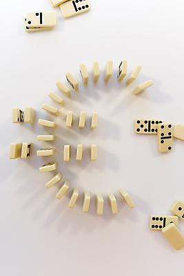 포토 JPG 해외이미지 사람없음 유로 흰배경 도미노 베이지색 해외포토 컬러 백그라운드 돈 흰색 파일형식 이미지허브