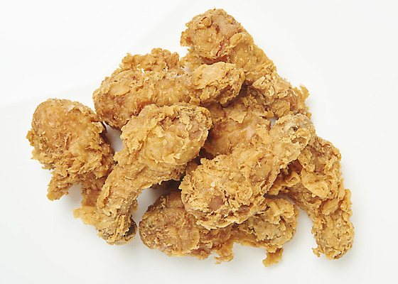 포토 JPG 스튜디오촬영 실내 사람없음 하이앵글 치킨 프라이드치킨 오브젝트 흰배경 야식 플랫레이 바삭바삭 국내포토 뷰포인트 백그라운드 컨셉 내부 흰색 플랫 닭고기요리 파일형식