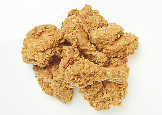 포토 JPG 스튜디오촬영 실내 사람없음 하이앵글 치킨 프라이드치킨 오브젝트 흰배경 야식 플랫레이 바삭바삭 국내포토 뷰포인트 백그라운드 컨셉 내부 흰색 플랫 닭고기요리 파일형식