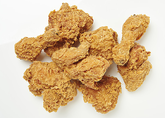 포토 JPG 스튜디오촬영 실내 사람없음 하이앵글 치킨 프라이드치킨 오브젝트 흰배경 야식 플랫레이 바삭바삭 국내포토 뷰포인트 백그라운드 컨셉 내부 흰색 플랫 닭고기요리 파일형식