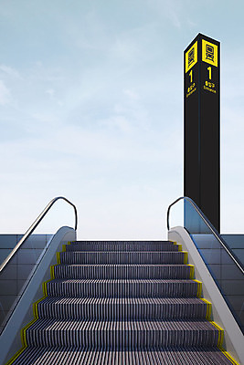 주간 PSD 구름 편집 편집이미지 로우앵글 하늘 출입구 사람없음 야외 그래픽 3D 도시 표지판 전철 디지털합성 합성 에스컬레이터 전철역 디자인소스 디지털아트 목업 이미지편집 편집3D 자연요소 육상교통 뷰포인트 대중교통 알림판 역 파일형식 편집소스