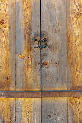 포토 JPG 주간 한국전통 여행 유적지 풍경 사람없음 야외 관광지 봄 세계문화유산 문화재 역사 한국사 조선시대 문고리 나무문 사적지 재실 정릉 조선왕릉 신덕왕후 국내포토 자연요소 전통 계절 고건축 한국 목재 문 왕릉 파일형식 왕후