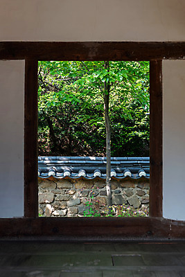 포토 JPG 주간 한국전통 여행 유적지 풍경 사람없음 야외 관광지 문 봄 세계문화유산 문화재 역사 한국사 조선시대 사적지 선릉 재실 조선왕릉 기와담장 정현왕후 국내포토 자연요소 전통 계절 고건축 한국 기와 담장 왕릉 파일형식 왕후