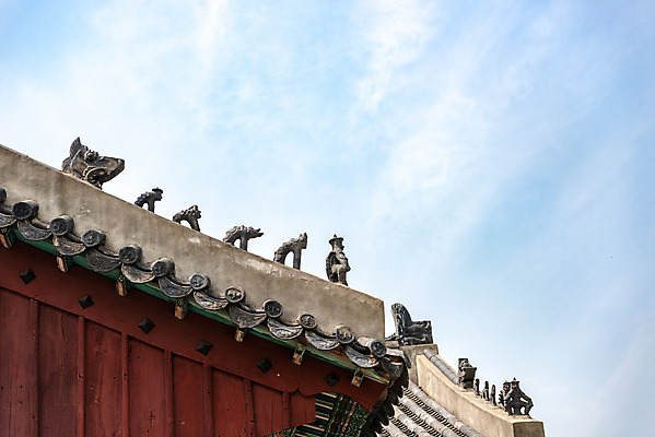 포토 JPG 주간 한국전통 로우앵글 여행 유적지 하늘 풍경 사람없음 야외 관광지 봄 세계문화유산 문화재 역사 한국사 조선시대 기와지붕 사적지 어처구니 잡상 정릉 정자각 조선왕릉 중종 국내포토 자연요소 전통 계절 뷰포인트 고건축 지붕 한국 기와 왕 왕릉 파일형식