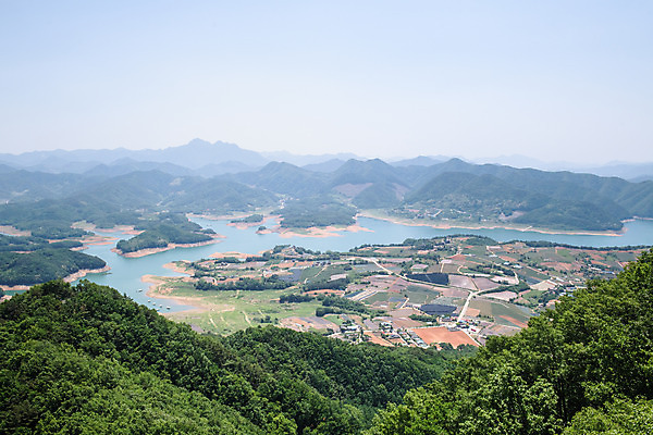 포토 JPG 주간 나무 여행 자연 하늘 한국 풍경 사람없음 야외 여름 관광지 맑음 여름풍경 충청북도 국내여행 명승지 제천 전경 청풍호 비봉산 국내포토 자연요소 식물 계절 아시아 호수 날씨 산 생태계 충청도 파일형식 탑뷰 여름_계절