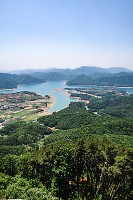 포토 JPG 주간 나무 여행 자연 하늘 한국 풍경 사람없음 야외 여름 관광지 맑음 여름풍경 충청북도 국내여행 명승지 제천 전경 청풍호 비봉산 국내포토 자연요소 식물 계절 아시아 호수 날씨 산 생태계 충청도 파일형식 탑뷰 여름_계절