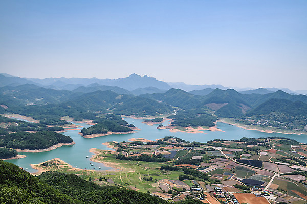 포토 JPG 주간 여행 자연 하늘 한국 풍경 사람없음 야외 여름 관광지 맑음 여름풍경 충청북도 국내여행 명승지 제천 전경 청풍호 비봉산 국내포토 자연요소 계절 아시아 호수 날씨 산 생태계 충청도 파일형식 탑뷰 여름_계절