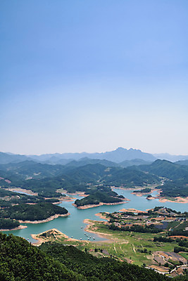 포토 JPG 주간 여행 자연 하늘 한국 풍경 사람없음 야외 여름 관광지 맑음 여름풍경 충청북도 국내여행 명승지 제천 전경 청풍호 비봉산 국내포토 자연요소 계절 아시아 호수 날씨 산 생태계 충청도 파일형식 탑뷰 여름_계절