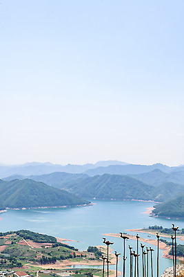 포토 JPG 주간 여행 자연 하늘 한국 풍경 사람없음 야외 여름 관광지 조형물 맑음 여름풍경 충청북도 국내여행 명승지 제천 전경 청풍호 비봉산 국내포토 자연요소 계절 아시아 호수 날씨 산 미술 생태계 충청도 파일형식 탑뷰 여름_계절